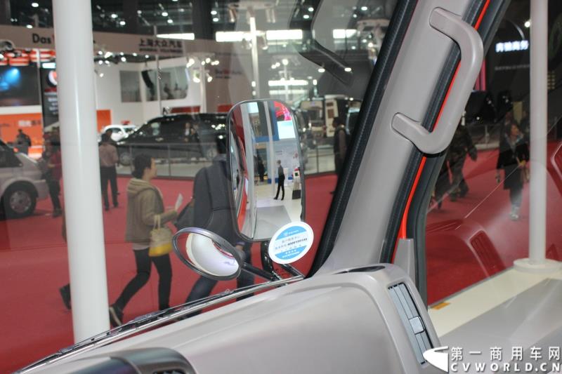 4月20日，在第16届上海国际汽车工业展览会（下称“上海国际车展”）媒体日第一天，北京福田戴姆勒汽车有限公司在其展台举行了