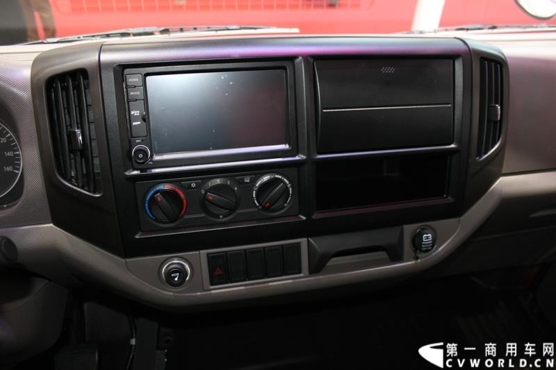 4月20日，在第16届上海国际汽车工业展览会（下称“上海国际车展”）媒体日第一天，北京福田戴姆勒汽车有限公司在其展台举行了