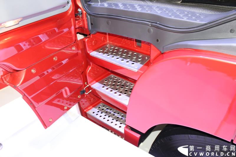 4月20日，在第16届上海国际汽车工业展览会（下称“上海国际车展”）媒体日第一天，北京福田戴姆勒汽车有限公司在其展台举行了