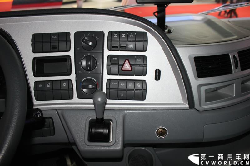 4月20日，在第16届上海国际汽车工业展览会（下称“上海国际车展”）媒体日第一天，北京福田戴姆勒汽车有限公司在其展台举行了