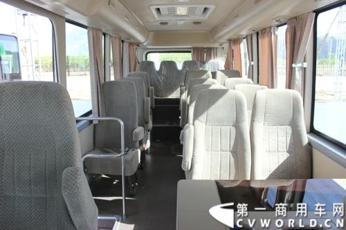 2015年5月6日，借助河北省重点项目建设观摩暨调度会议，比亚迪在河北省承德市高新技术开发区举行产品推介会。比亚迪携全系纯电动公交车、客车、物流车、出租车、以及乘用车等全领域新能源车惊艳亮相。图为比亚迪C6纯电动客车  