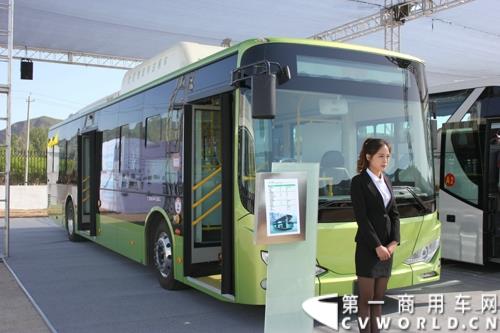 2015年5月6日，借助河北省重点项目建设观摩暨调度会议，比亚迪在河北省承德市高新技术开发区举行产品推介会。比亚迪携全系纯电动公交车、客车、物流车、出租车、以及乘用车等全领域新能源车惊艳亮相。图为比亚迪K9纯电动公交