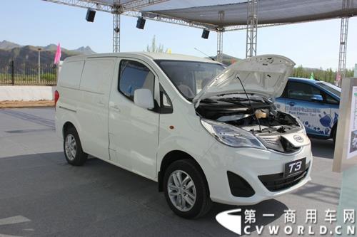 2015年5月6日，借助河北省重点项目建设观摩暨调度会议，比亚迪在河北省承德市高新技术开发区举行产品推介会。比亚迪携全系纯电动公交车、客车、物流车、出租车、以及乘用车等全领域新能源车惊艳亮相。图为比亚迪T5纯电动物流车 