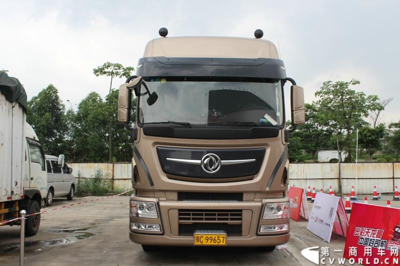 5月8日，“出彩天龙哥，中国好司机”东风天龙卡车驾驶员大赛半决赛在广州佛山海元物流园内圆满结束。图为大赛现场的东风展车 