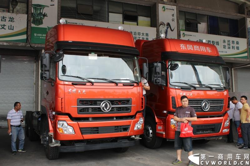 5月8日，“出彩天龙哥，中国好司机”东风天龙卡车驾驶员大赛半决赛在广州佛山海元物流园内圆满结束。图为大赛现场的东风展车 