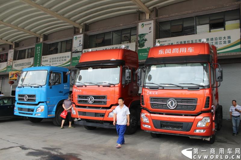 5月8日，“出彩天龙哥，中国好司机”东风天龙卡车驾驶员大赛半决赛在广州佛山海元物流园内圆满结束。图为大赛现场的东风展车 