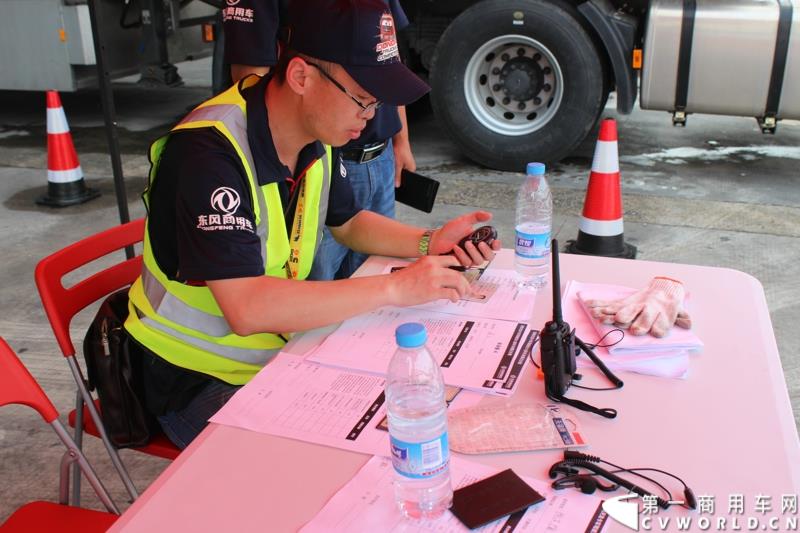 5月8日，“出彩天龙哥，中国好司机”东风天龙卡车驾驶员大赛半决赛在广州佛山海元物流园内圆满结束。图为东风天龙驾驶员大赛比赛现场 