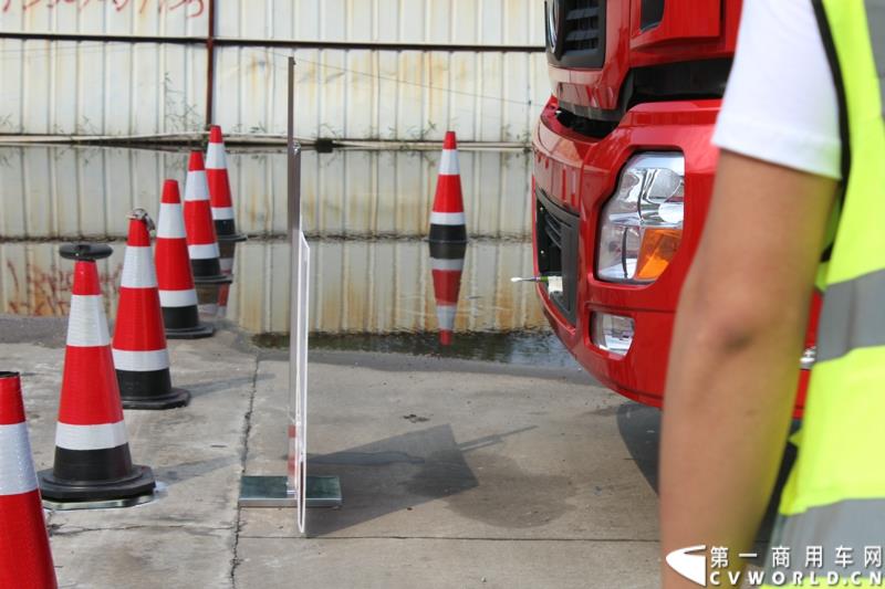 5月8日，“出彩天龙哥，中国好司机”东风天龙卡车驾驶员大赛半决赛在广州佛山海元物流园内圆满结束。图为东风天龙驾驶员大赛比赛现场 