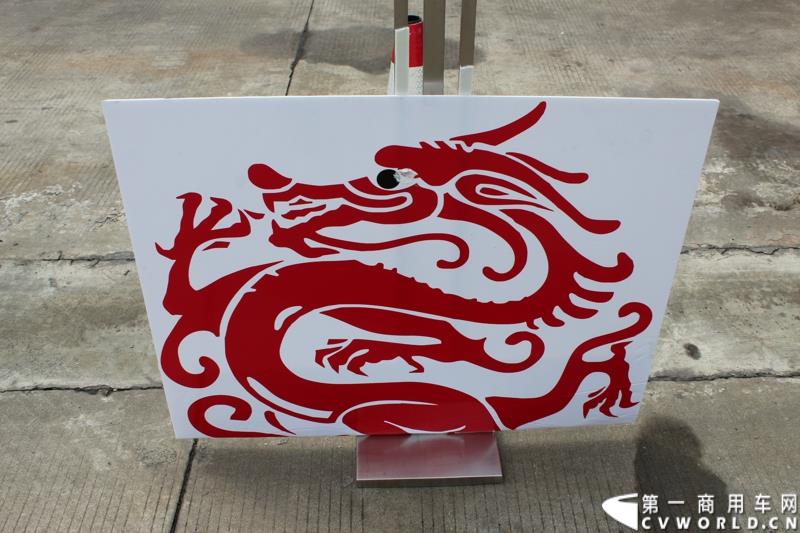 5月8日，“出彩天龙哥，中国好司机”东风天龙卡车驾驶员大赛半决赛在广州佛山海元物流园内圆满结束。图为东风天龙驾驶员大赛比赛现场 