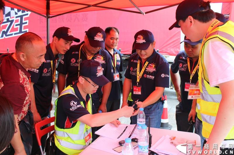 5月8日，“出彩天龙哥，中国好司机”东风天龙卡车驾驶员大赛半决赛在广州佛山海元物流园内圆满结束。图为东风天龙驾驶员大赛比赛现场 