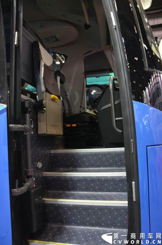 5月11日—13日，一年一度的客车盛会在北京国家会议中心隆重举行，本次展会上，亚星客车携四款新品亮相，每一款都独具特色，吸引众多关注。图为亚星11米纯电动客车 