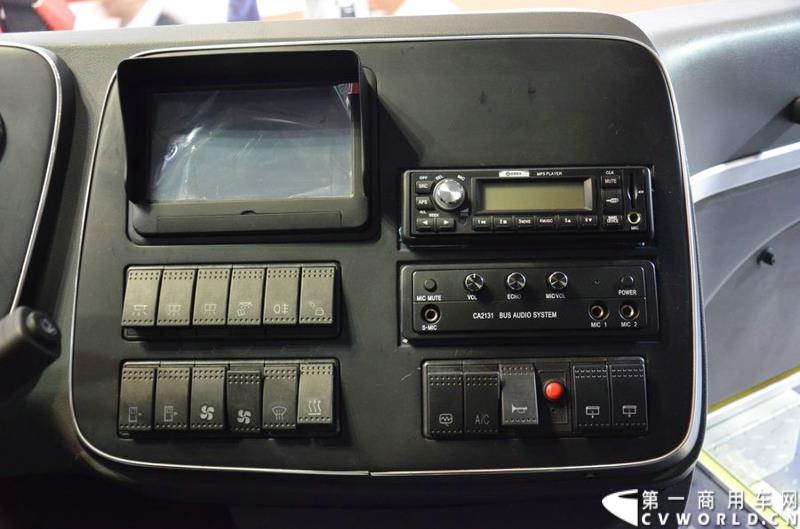 5月11日—13日，一年一度的客车盛会在北京国家会议中心隆重举行，本次展会上，亚星客车携四款新品亮相，每一款都独具特色，吸引众多关注。图为亚星11米纯电动客车 