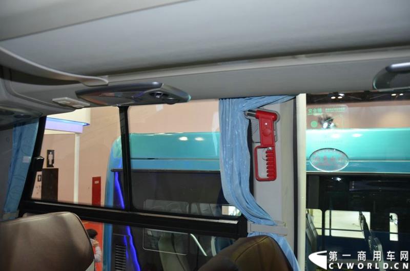 5月11日—13日，一年一度的客车盛会在北京国家会议中心隆重举行，本次展会上，亚星客车携四款新品亮相，每一款都独具特色，吸引众多关注。图为亚星11米纯电动客车 