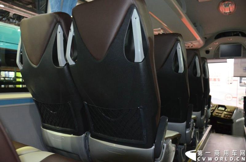 5月11日—13日，一年一度的客车盛会在北京国家会议中心隆重举行，本次展会上，亚星客车携四款新品亮相，每一款都独具特色，吸引众多关注。图为亚星11米纯电动客车 