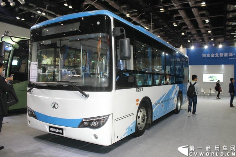 2015年5月11日，2015北京国际道路运输、城市公交车辆及零部件展览会在北京国家会议中心拉开帷幕。作为纯电动客车行业领军企业，南京金龙再次彰显出技术创新优势本色，隆重推出了采用太阳能新能源动力的全新NJL6117BEV太阳能电动客车。图为南京金龙纯电动客车NJL6859BEV