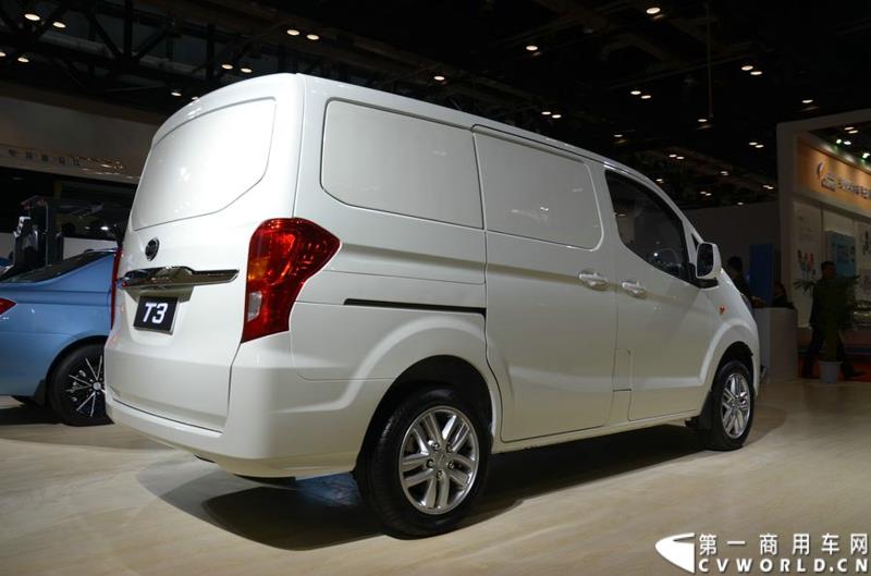 2015北京国际道路运输、城市公交车辆及零部件展览会于5月11日-13日在北京国家会议中心隆重举行。比亚迪商用车携C9、C6纯电动客车、T3纯电动物流车、e5纯电动出租车、CPD25电动叉车首次参展。图为比亚迪T3 
