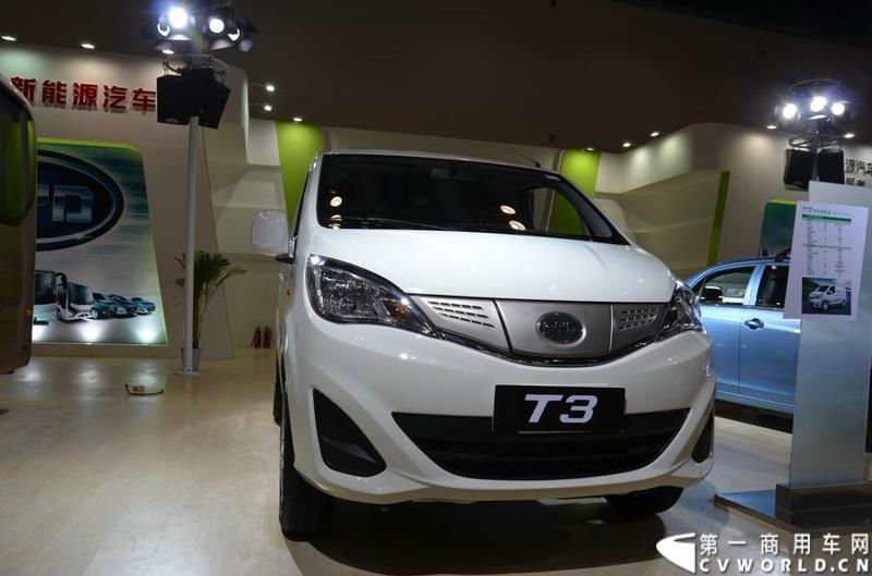 2015北京国际道路运输、城市公交车辆及零部件展览会于5月11日-13日在北京国家会议中心隆重举行。比亚迪商用车携C9、C6纯电动客车、T3纯电动物流车、e5纯电动出租车、CPD25电动叉车首次参展。图为比亚迪T3 