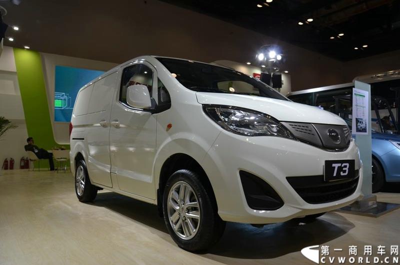2015北京国际道路运输、城市公交车辆及零部件展览会于5月11日-13日在北京国家会议中心隆重举行。比亚迪商用车携C9、C6纯电动客车、T3纯电动物流车、e5纯电动出租车、CPD25电动叉车首次参展。图为比亚迪T3 