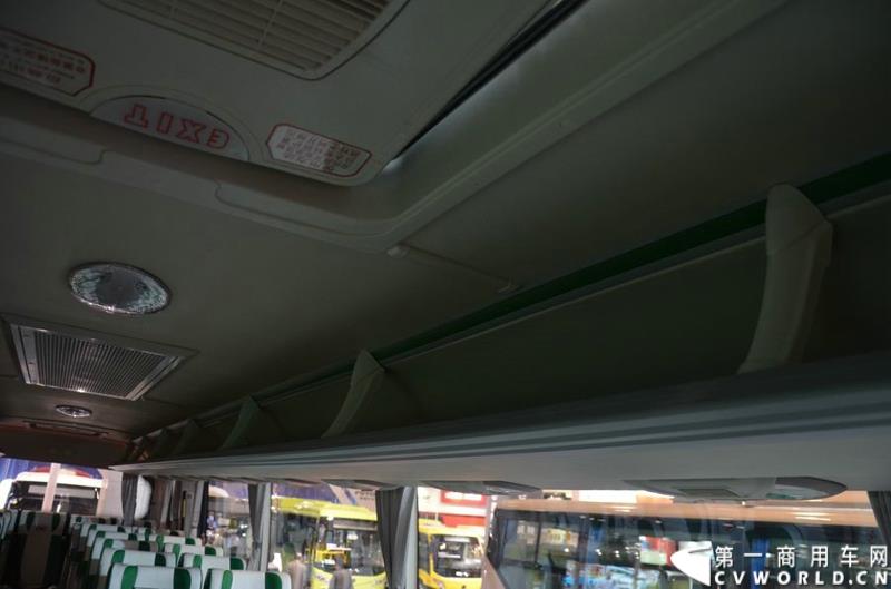 年度盛会，全“新”起航！2015年5月11日，被誉为“一年一度中国客车行业大阅兵”的2015北京道路运输展在北京国家会议中心正式开幕。本届展会安凯客车以“大格局”的形象精彩亮相，展会首日隆重举行了安凯A系列新品上市发布会，并向首批用户代表交付新车钥匙。图为安凯A8纯电动客车