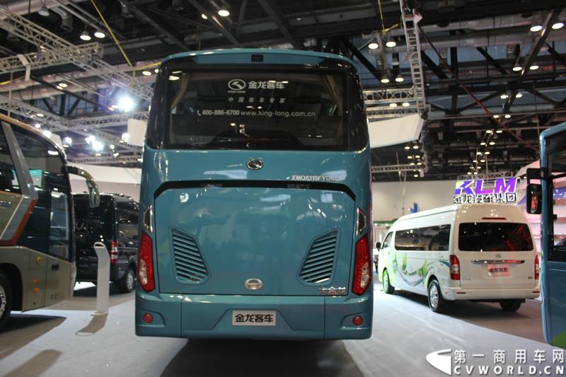 5月11～13日，2015道路运输车辆展在北京举办，大金龙正式发布新能源全能解决方案——易驱（ECO-Chip）新能源管理系统，同时展出四款新能源车型，并正式揭幕了国车经典五系革新力作——新一代公路客运性价比之王XMQ6119FY。图为大金龙经典5系XMQ6119FY 