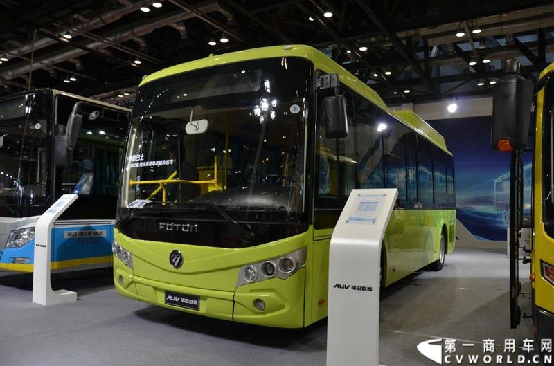 5月11日，2015北京国际道路运输展在北京国际会议中心拉开帷幕，福田欧辉携BJ6127商务班车、BJ6123快充纯电动、BJ6851快充纯电动、BJ6650迷你巴士4款明星产品出席展会，并在展会首日重磅推出了一款高端城间客车“e客”。图为福田欧辉弥勒巴士-BJ6851系列快充纯电动城市客车 