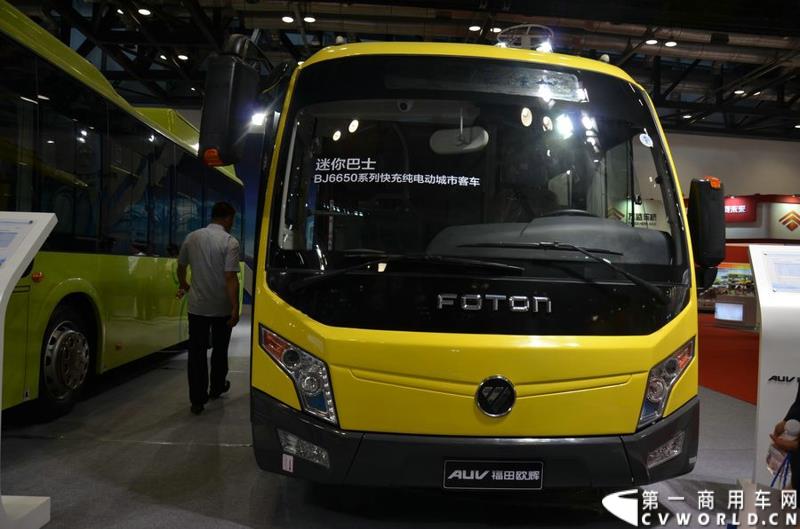 5月11日，2015北京国际道路运输展在北京国际会议中心拉开帷幕，福田欧辉携BJ6127商务班车、BJ6123快充纯电动、BJ6851快充纯电动、BJ6650迷你巴士4款明星产品出席展会，并在展会首日重磅推出了一款高端城间客车“e客”。图为福田欧辉迷你巴士-BJ6650系列快充纯电动城市客车