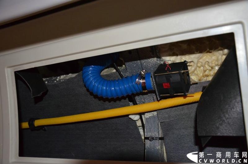 5月11日，2015北京国际道路运输展在北京国际会议中心拉开帷幕，福田欧辉携BJ6127商务班车、BJ6123快充纯电动、BJ6851快充纯电动、BJ6650迷你巴士4款明星产品出席展会，并在展会首日重磅推出了一款高端城间客车“e客”。图为福田欧辉弥勒巴士-BJ6851系列快充纯电动城市客车 