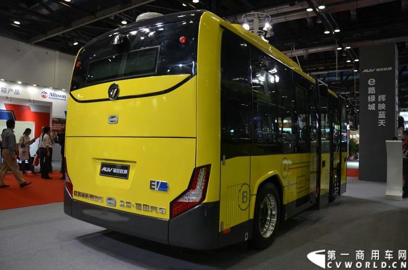 5月11日，2015北京国际道路运输展在北京国际会议中心拉开帷幕，福田欧辉携BJ6127商务班车、BJ6123快充纯电动、BJ6851快充纯电动、BJ6650迷你巴士4款明星产品出席展会，并在展会首日重磅推出了一款高端城间客车“e客”。图为福田欧辉迷你巴士-BJ6650系列快充纯电动城市客车