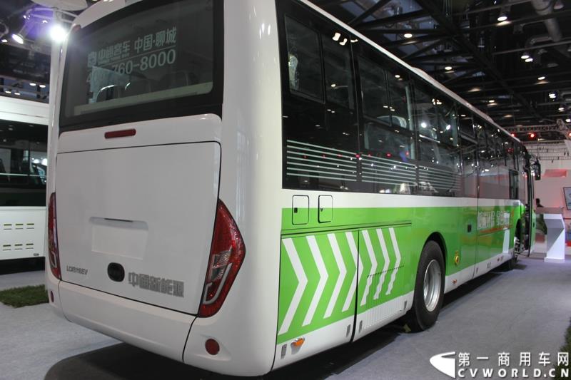 5月11-13日，2015北京国际道路运输、城市公交车辆及零部件展览会（以下简称“北京客车展”）在北京国家会议中心举行。在本次展会上，中通客车强势推出了其V系列共三款纯电动客车，引起行业极大的关注，并囊括三项重量大奖。图为中通纯电动客车LCK6118EV 