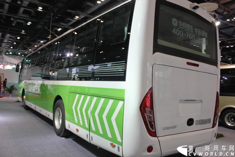 5月11-13日，2015北京国际道路运输、城市公交车辆及零部件展览会（以下简称“北京客车展”）在北京国家会议中心举行。在本次展会上，中通客车强势推出了其V系列共三款纯电动客车，引起行业极大的关注，并囊括三项重量大奖。图为中通纯电动客车LCK6118EV 