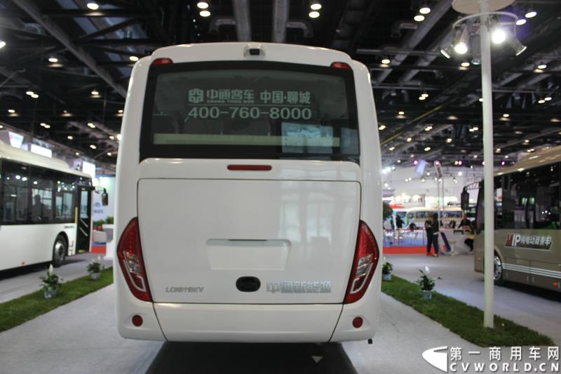 5月11-13日，2015北京国际道路运输、城市公交车辆及零部件展览会（以下简称“北京客车展”）在北京国家会议中心举行。在本次展会上，中通客车强势推出了其V系列共三款纯电动客车，引起行业极大的关注，并囊括三项重量大奖。图为中通纯电动客车LCK6118EV 