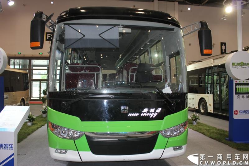 5月11-13日，2015北京国际道路运输、城市公交车辆及零部件展览会（以下简称“北京客车展”）在北京国家会议中心举行。在本次展会上，中通客车强势推出了其V系列共三款纯电动客车，引起行业极大的关注，并囊括三项重量大奖。图为中通纯电动客车LCK6118EV 