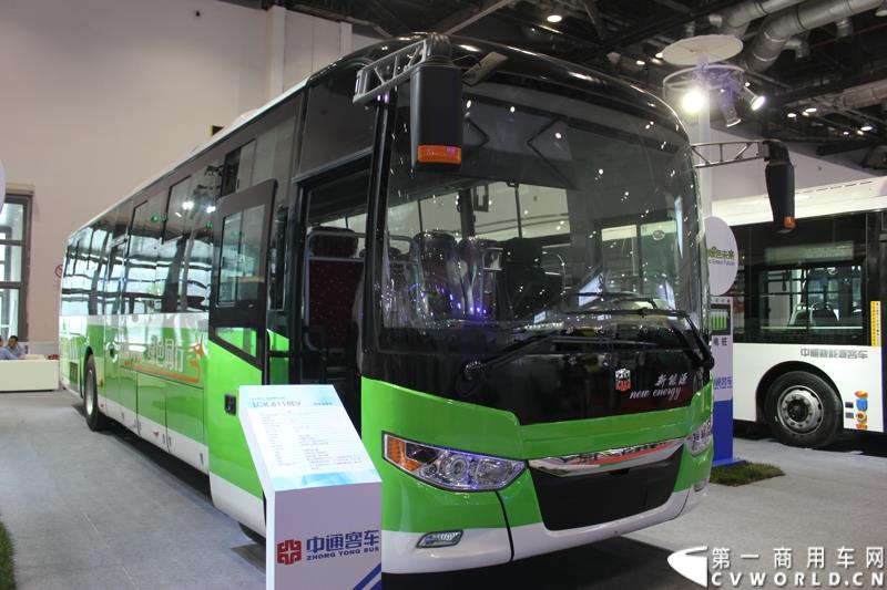 5月11-13日，2015北京国际道路运输、城市公交车辆及零部件展览会（以下简称“北京客车展”）在北京国家会议中心举行。在本次展会上，中通客车强势推出了其V系列共三款纯电动客车，引起行业极大的关注，并囊括三项重量大奖。图为中通纯电动客车LCK6118EV 