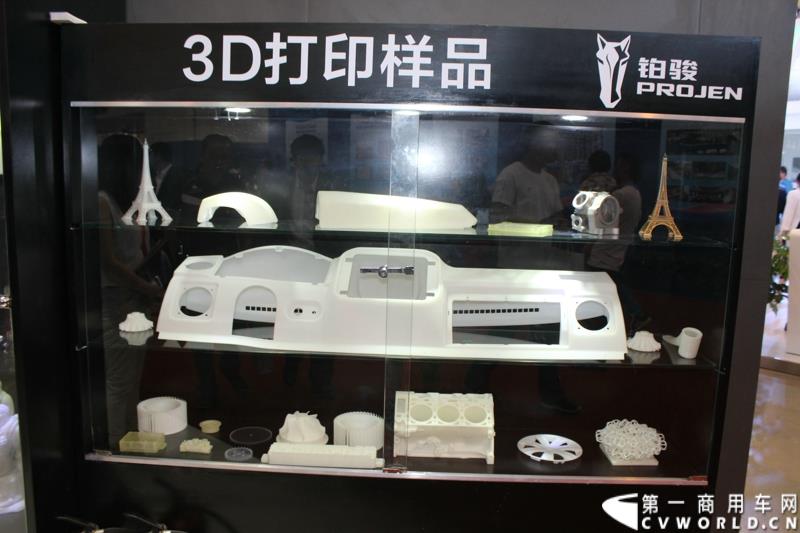 6月13日下午，在昆明的第三届中国-南亚博览会现场， 力帆时骏集团与潍柴动力股份有限公司正式签署战略合作协议，标志着力帆时骏未来将在国内中高端重卡领域大展拳脚。图为力帆时骏展示3D打印技术 