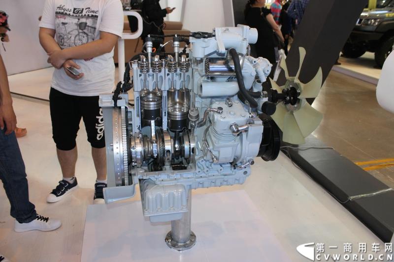6月13日下午，在昆明的第三届中国-南亚博览会现场， 力帆时骏集团与潍柴动力股份有限公司正式签署战略合作协议，标志着力帆时骏未来将在国内中高端重卡领域大展拳脚。图为现场展示的潍柴发动机 