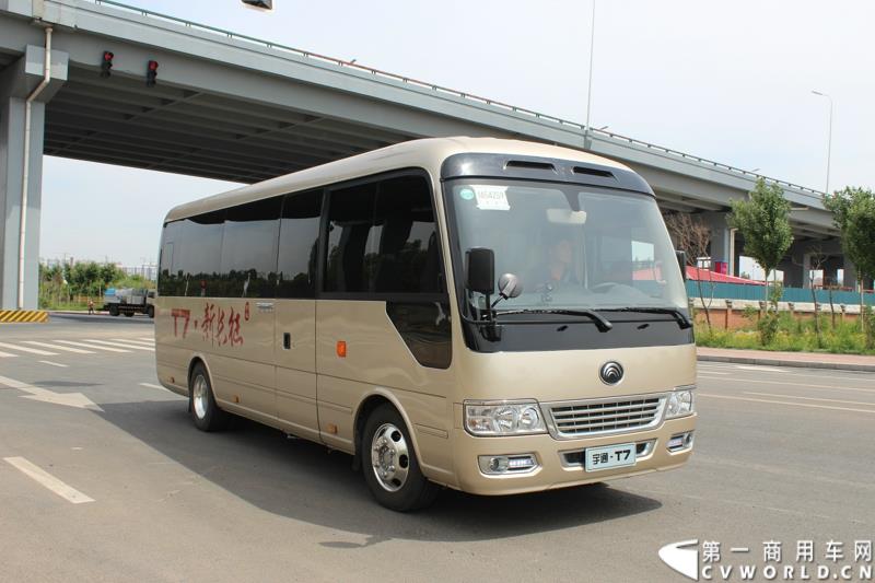 7月2日，从北京出发，途径天津、沈阳后，宇通高档商务客车T7“新长征”品质见证之旅第四站来到哈尔滨，并举行了多项评测活动。 图为：宇通高档商务车T7路测