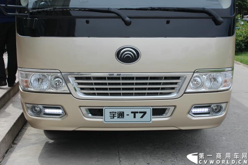 7月2日，从北京出发，途径天津、沈阳后，宇通高档商务客车T7“新长征”品质见证之旅第四站来到哈尔滨，并举行了多项评测活动。 图为：宇通高档商务车T7