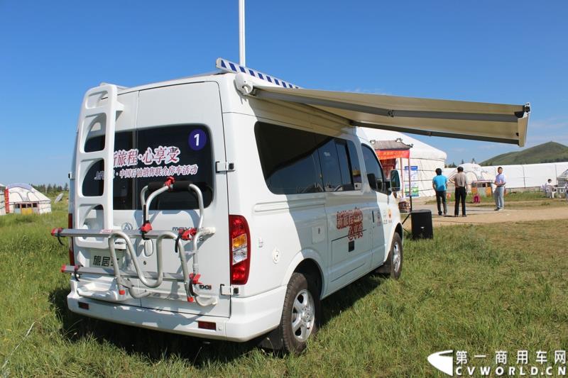 7月末，继举办了三届大型房车自驾游后，上汽大通迎来了第四届房车活动。图为：上汽大通房车外观及内饰