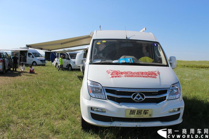 7月末，继举办了三届大型房车自驾游后，上汽大通迎来了第四届房车活动。图为：上汽大通房车外观及内饰
