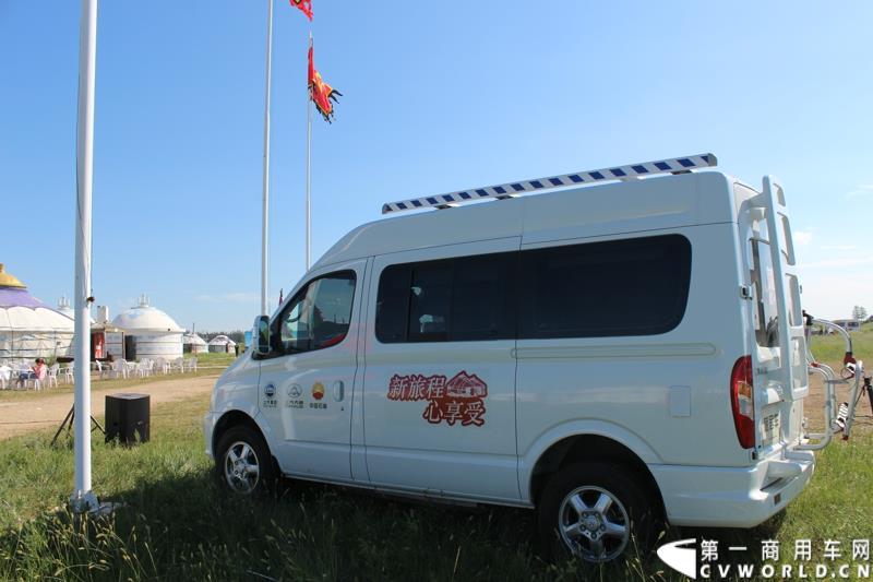 7月末，继举办了三届大型房车自驾游后，上汽大通迎来了第四届房车活动。图为：上汽大通房车外观及内饰