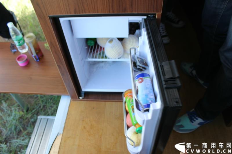 7月末，继举办了三届大型房车自驾游后，上汽大通迎来了第四届房车活动。图为：上汽大通房车外观及内饰