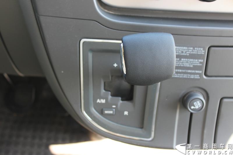 7月末，继举办了三届大型房车自驾游后，上汽大通迎来了第四届房车活动。图为：上汽大通房车外观及内饰