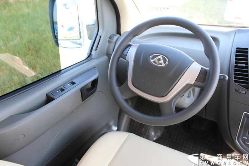 7月末，继举办了三届大型房车自驾游后，上汽大通迎来了第四届房车活动。图为：上汽大通房车外观及内饰