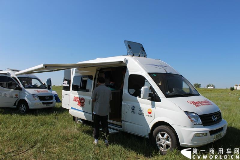 7月末，继举办了三届大型房车自驾游后，上汽大通迎来了第四届房车活动。图为：上汽大通房车外观及内饰