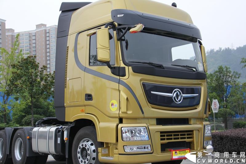  7月23日，“出彩天龙哥，中国好司机”东风天龙卡车驾驶员大赛总决赛在东风商用车有限公司总部湖北十堰举行，在全国各地比赛中进入总决赛的27名天龙哥将进行最后角逐。东风天龙卡车驾驶员大赛的举办，不仅为天龙哥们搭建了展示职业风采的平台，还为长期奔波的驾驶员们提供了一个与家人短暂相聚的机会。图为：比赛用车