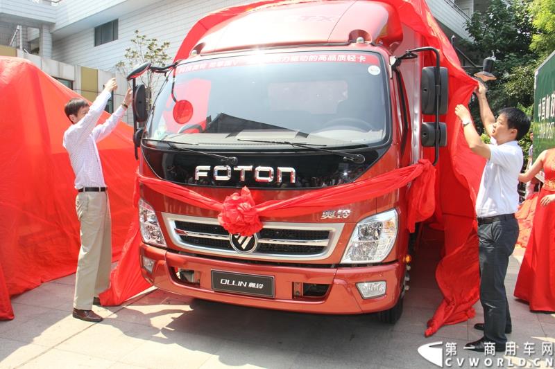 8月13日，福田轻型商用车事业本部2015年中商务会在山东潍坊隆重召开。此次年中会议既是对整合战略成果的一次展示，同时也是对未来发展的进一步展望。此次年中商务会期间，福田奥铃品牌发布了奥铃CTX欧ⅤI、奥铃CTX国V和奥铃CTX康明斯2.8升气刹新品；福田商务汽车品牌发布了图雅诺E商旅版（搭载福田4JB1五十铃动力）、风景G7商运版及蒙派克E APEC快运版新品，集科技实力与创新魅力于一体的新品军