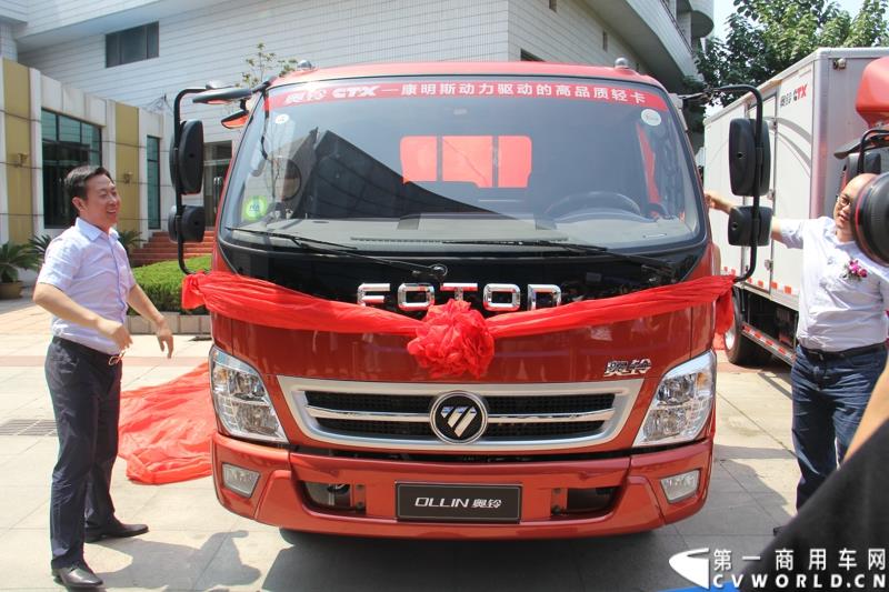 8月13日，福田轻型商用车事业本部2015年中商务会在山东潍坊隆重召开。此次年中会议既是对整合战略成果的一次展示，同时也是对未来发展的进一步展望。此次年中商务会期间，福田奥铃品牌发布了奥铃CTX欧ⅤI、奥铃CTX国V和奥铃CTX康明斯2.8升气刹新品；福田商务汽车品牌发布了图雅诺E商旅版（搭载福田4JB1五十铃动力）、风景G7商运版及蒙派克E APEC快运版新品，集科技实力与创新魅力于一体的新品军