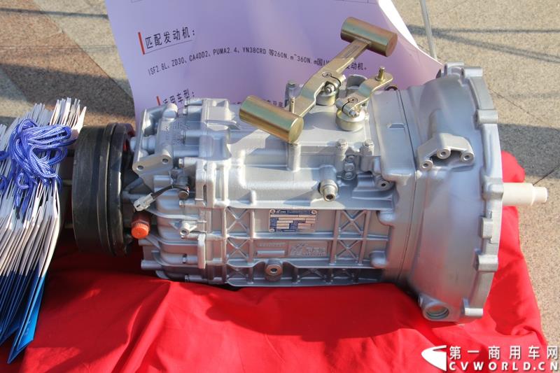 8月13日，福田轻型商用车事业本部2015年中商务会在山东潍坊隆重召开。此次年中会议既是对整合战略成果的一次展示，同时也是对未来发展的进一步展望。此次年中商务会期间，福田奥铃品牌发布了奥铃CTX欧ⅤI、奥铃CTX国V和奥铃CTX康明斯2.8升气刹新品；福田商务汽车品牌发布了图雅诺E商旅版（搭载福田4JB1五十铃动力）、风景G7商运版及蒙派克E APEC快运版新品，集科技实力与创新魅力于一体的新品军