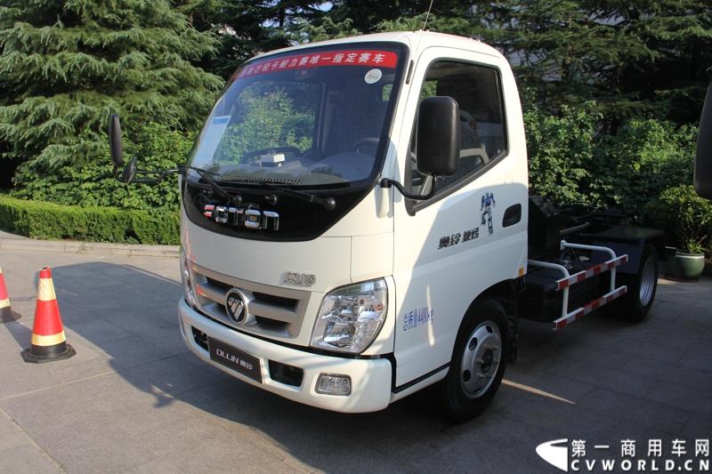 8月13日，福田轻型商用车事业本部2015年中商务会在山东潍坊隆重召开。此次年中会议既是对整合战略成果的一次展示，同时也是对未来发展的进一步展望。此次年中商务会期间，福田奥铃品牌发布了奥铃CTX欧ⅤI、奥铃CTX国V和奥铃CTX康明斯2.8升气刹新品；福田商务汽车品牌发布了图雅诺E商旅版（搭载福田4JB1五十铃动力）、风景G7商运版及蒙派克E APEC快运版新品，集科技实力与创新魅力于一体的新品军