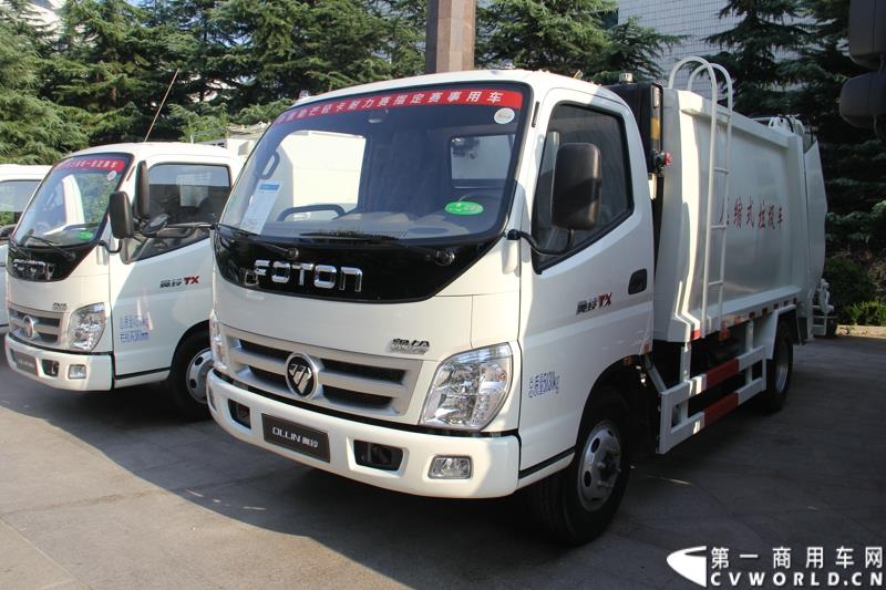 8月13日，福田轻型商用车事业本部2015年中商务会在山东潍坊隆重召开。此次年中会议既是对整合战略成果的一次展示，同时也是对未来发展的进一步展望。此次年中商务会期间，福田奥铃品牌发布了奥铃CTX欧ⅤI、奥铃CTX国V和奥铃CTX康明斯2.8升气刹新品；福田商务汽车品牌发布了图雅诺E商旅版（搭载福田4JB1五十铃动力）、风景G7商运版及蒙派克E APEC快运版新品，集科技实力与创新魅力于一体的新品军